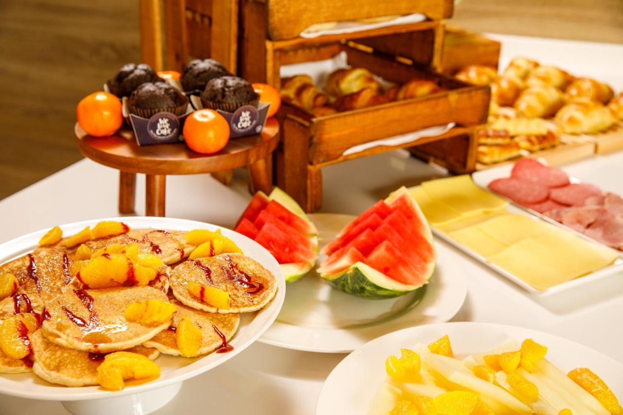 Holiday Inn Dumfries By Ihg Exteriör bild