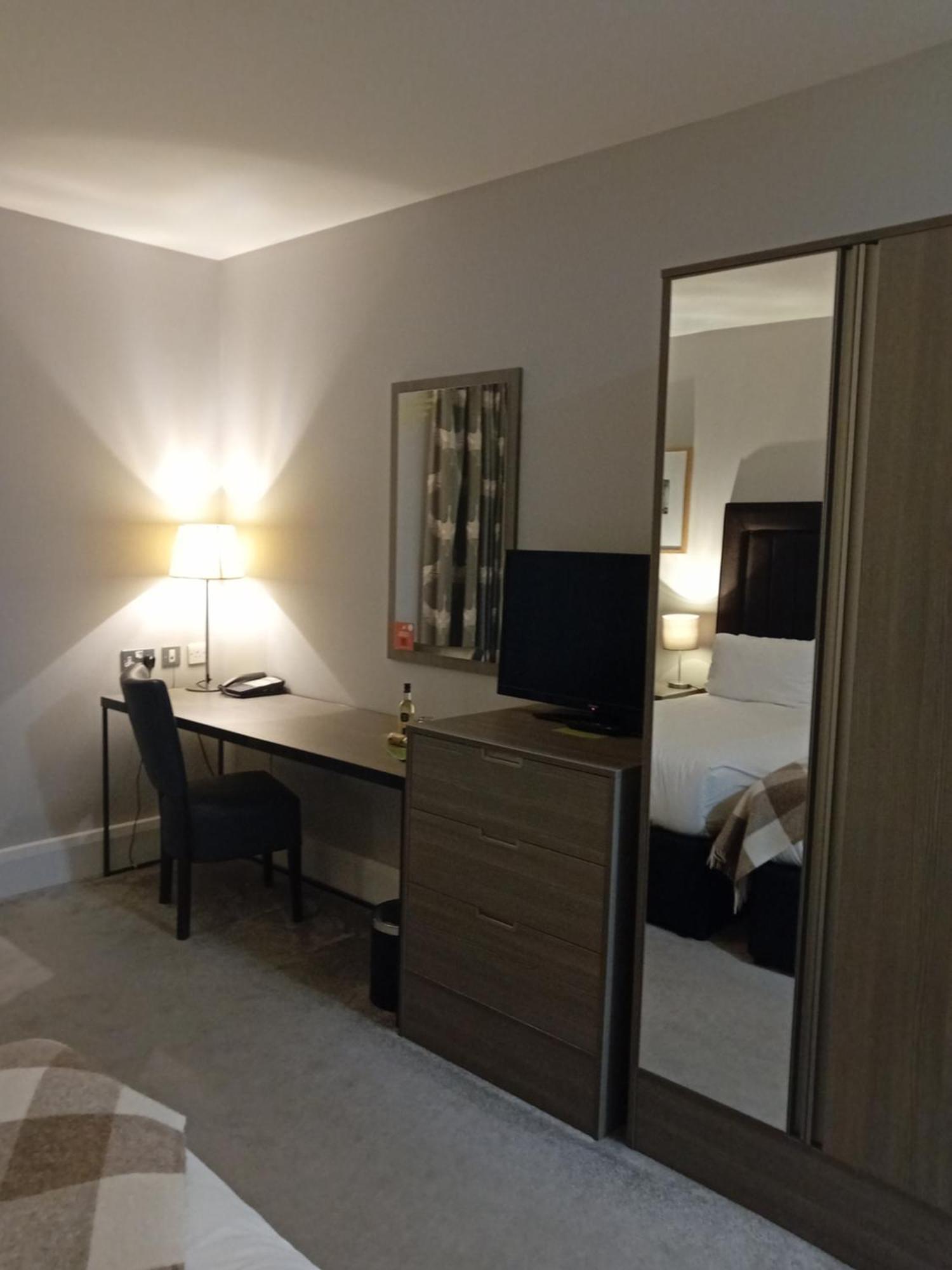 Holiday Inn Dumfries By Ihg Exteriör bild